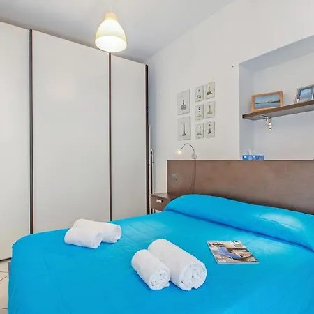 Super Central Apartment With Balcony - Happy Rentals