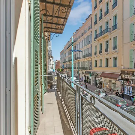 Super Central Apartment With Balcony - Happy Rentals *